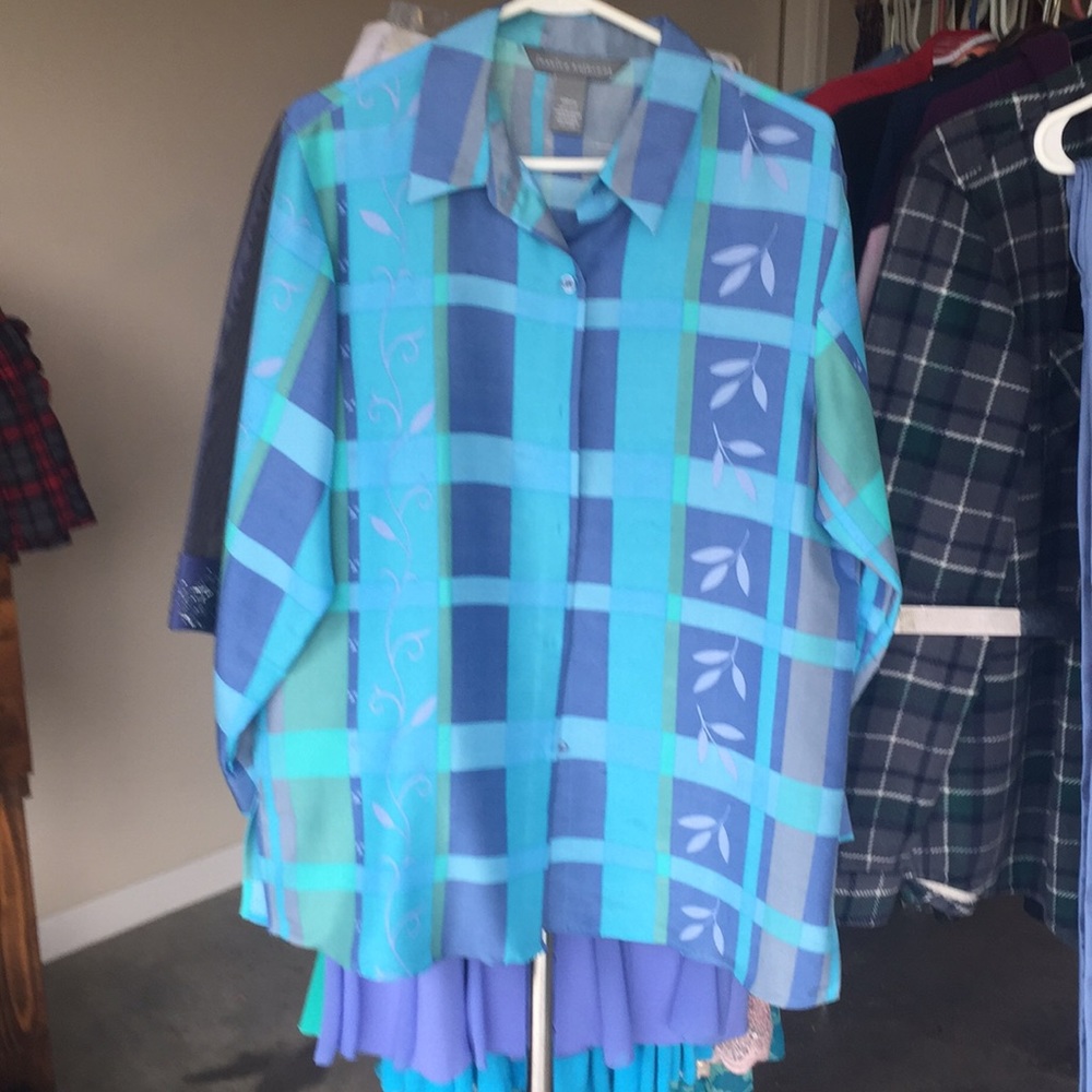 Women’s pants set; excellent condition.